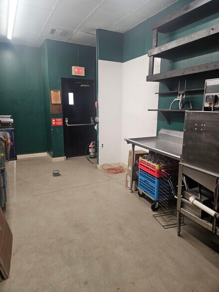 More Photos Of 220 Sycamore St, Oil City General Retail For Sale