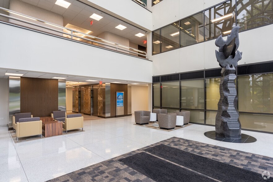 More Photos Of 4343 Commerce Ct, Lisle Office For Lease