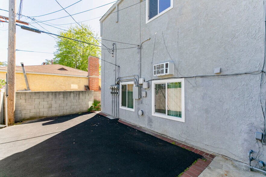 More Photos Of 1138 N Parish Pl, Burbank Apartments For Sale