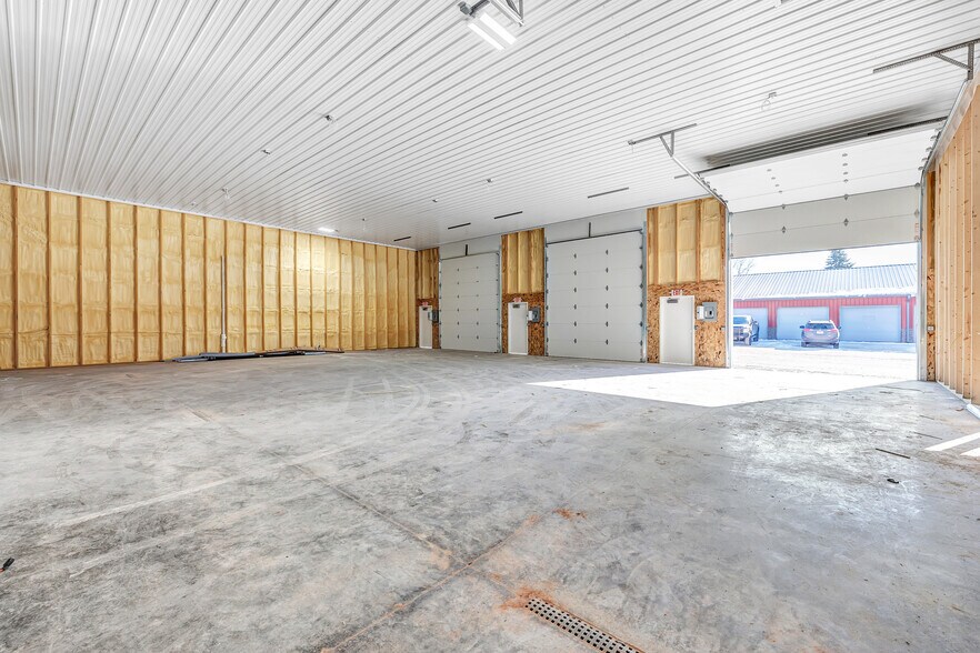 More Photos Of 5254 County Road R, Denmark Service For Lease