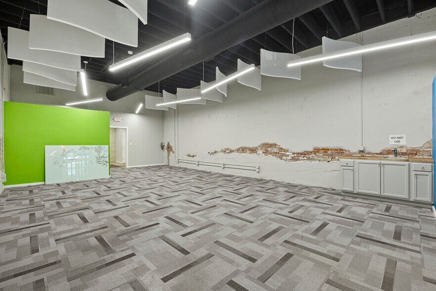 More Photos Of 111 N 4th St, Wills Point Freestanding For Sale