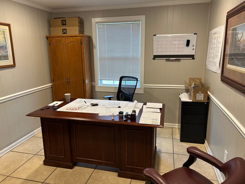 More Photos Of 405 Old Mill Rd, Cartersville Warehouse For Sale