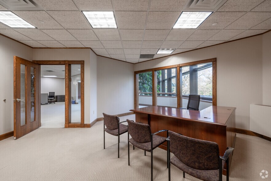 More Photos Of 700 & 734 S Waverly Rd, Holland Office For Lease