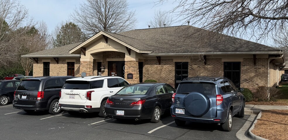 More Photos Of 1230 Mann Dr, Matthews Medical For Sale