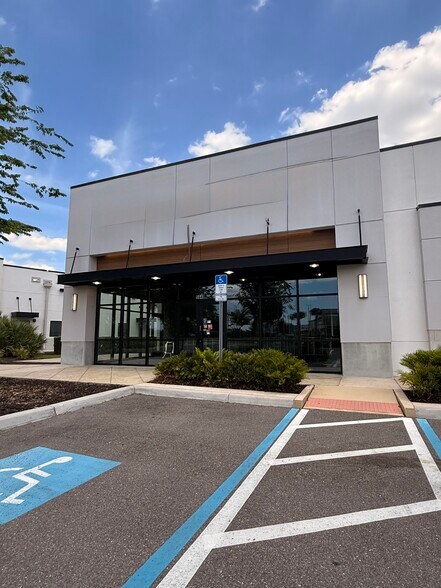 More Photos Of 5628 Circa Fishhawk Blvd, Lithia General Retail For Lease