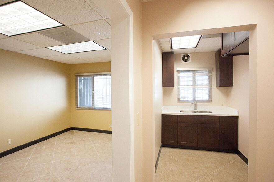 More Photos Of 425-427 Atlantic Ave, Long Beach Office For Sale