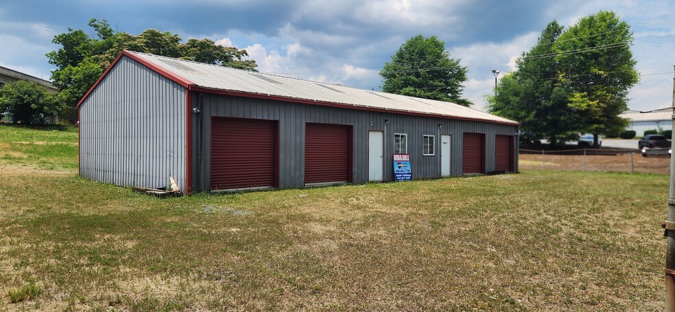 Primary Photo Of 208 Second st, Bristol Warehouse For Sale