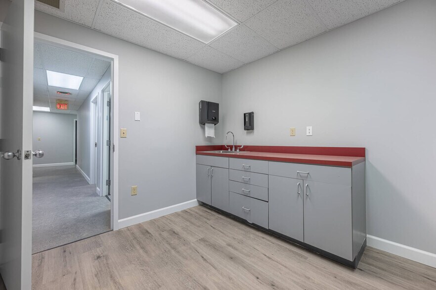 More Photos Of 7271 N Main St, Dayton Medical For Lease