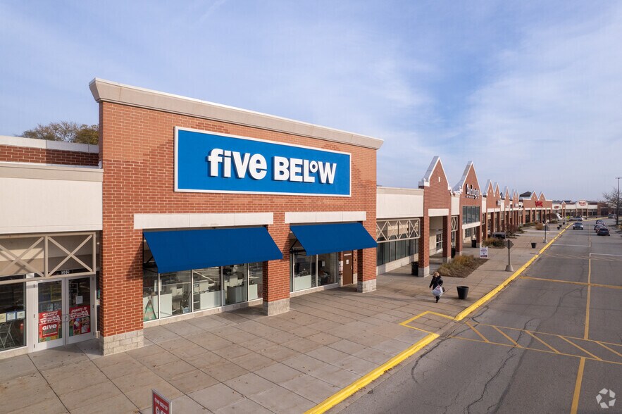 More Photos Of 701 N Milwaukee Ave, Vernon Hills Unknown For Lease