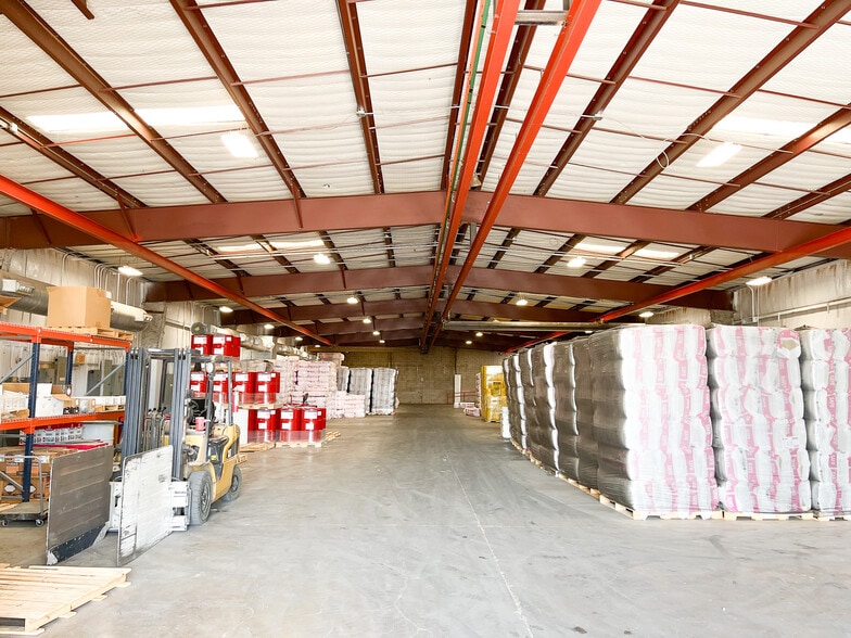 More Photos Of 921 E 66th, Lubbock Warehouse For Sale