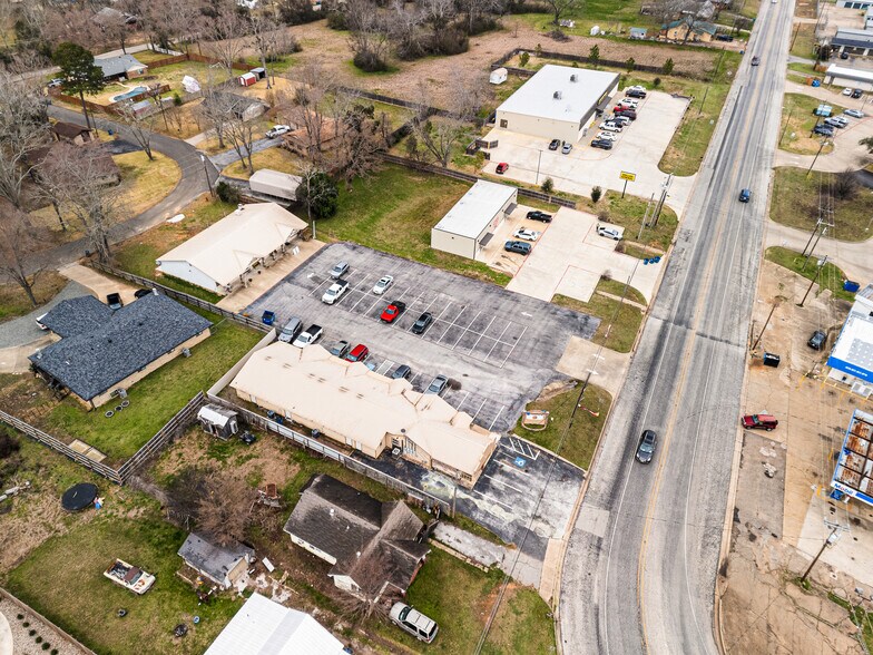 More Photos Of 2004-2006 Jacksonville Dr, Henderson Freestanding For Sale