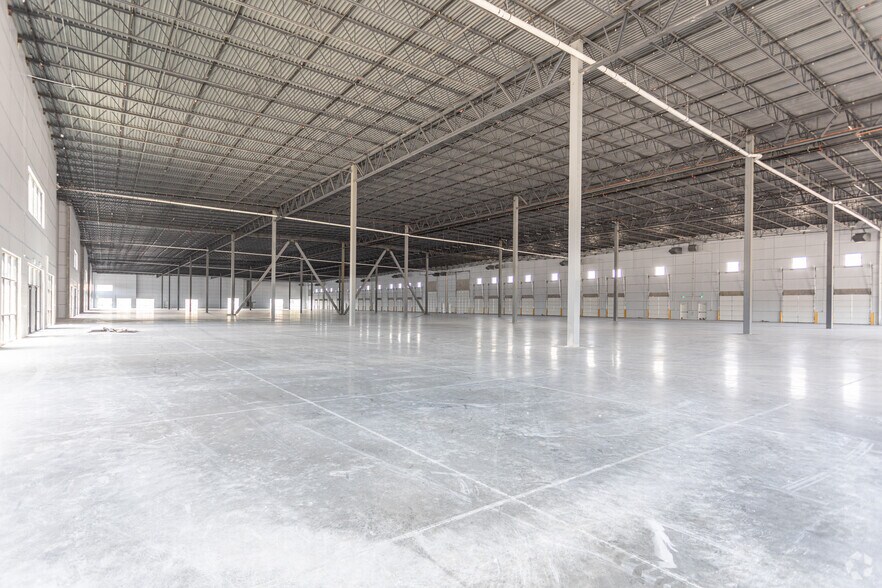 More Photos Of 593-689 N Saratoga Rd, Saratoga Springs Warehouse For Lease