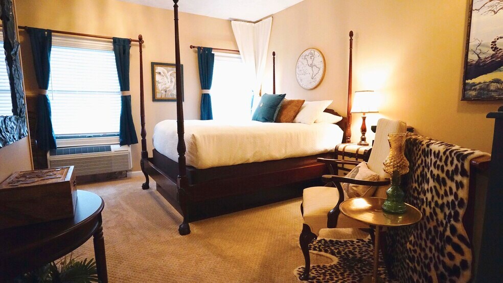 More Photos Of 231 Main St, Frankfort Hotel For Sale