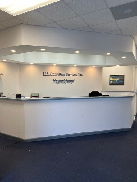 More Photos Of 170 Pine Ave N, Oldsmar Office For Sale