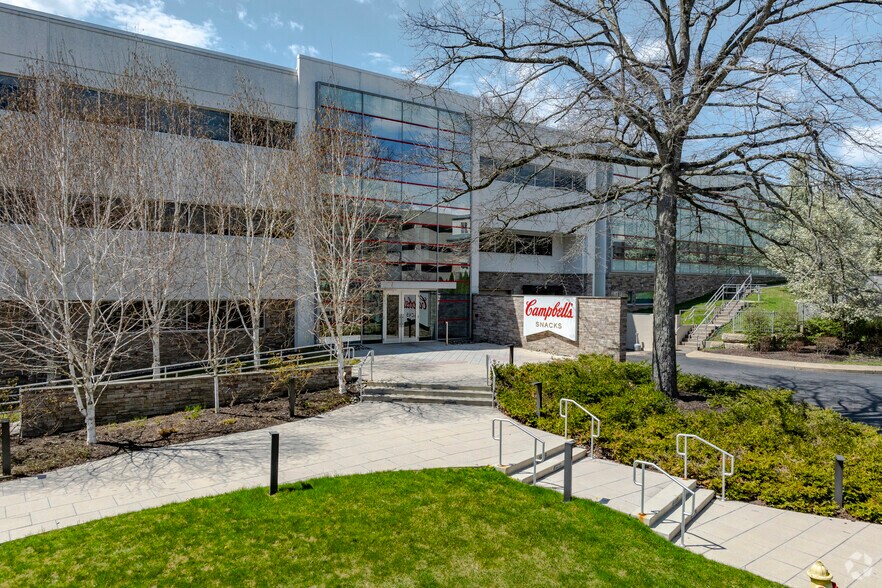 More Photos Of 595 Westport Ave, Norwalk Research And Development For Lease