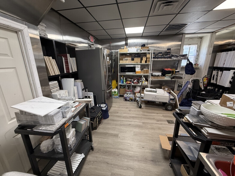 More Photos Of 1726 E Main St, Richmond Storefront Retail Residential For Lease