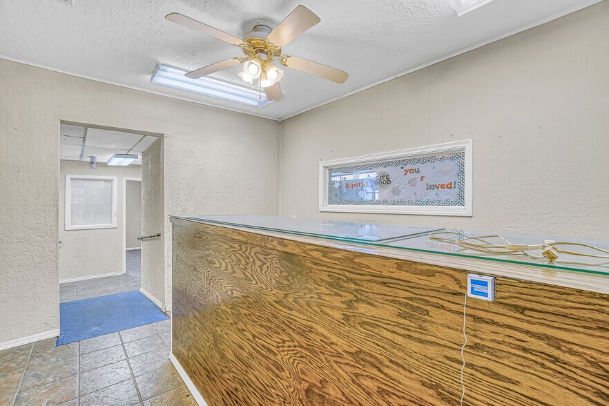 More Photos Of 1222 NW Cache Rd, Lawton Office For Sale