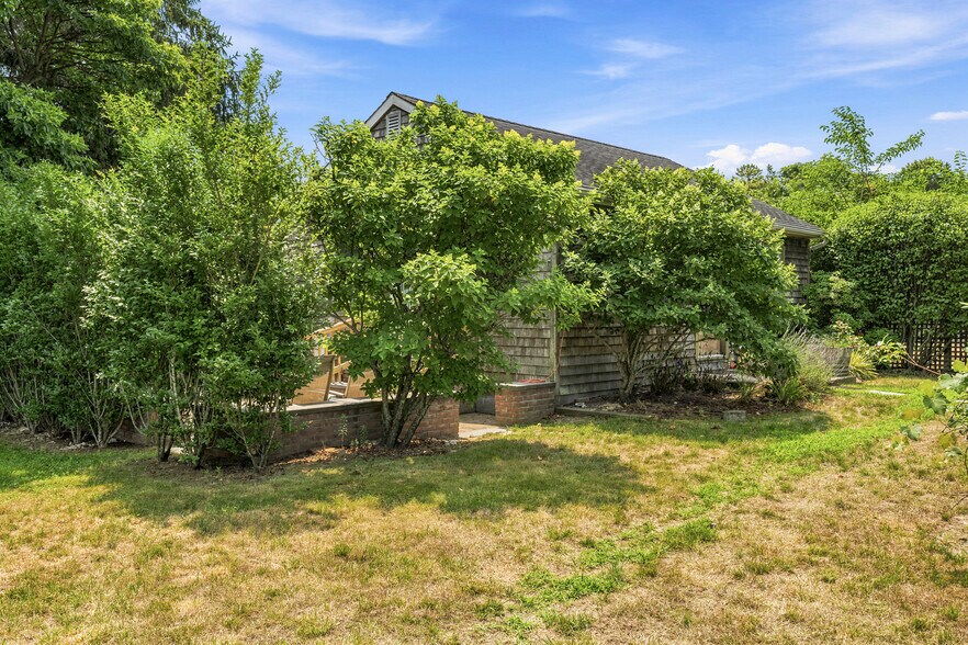 More Photos Of 127 Inlet Rd W, Hampton Bays Hospitality For Sale
