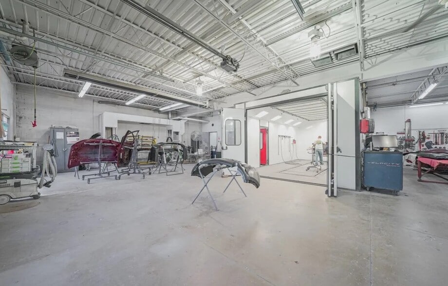 More Photos Of 5600 S 49th St, Lincoln Auto Repair For Sale