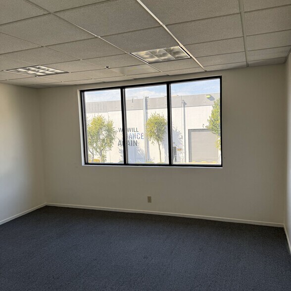 More Photos Of 8621 Hayden Pl, Culver City Light Manufacturing For Sale