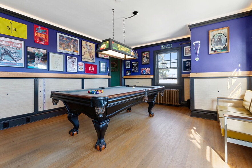 More Photos Of 883 SW Church St, Dallas Restaurant For Sale