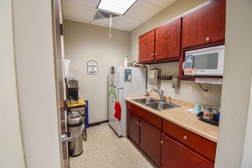 More Photos Of 1434 22nd Ave, Tuscaloosa Office For Sale