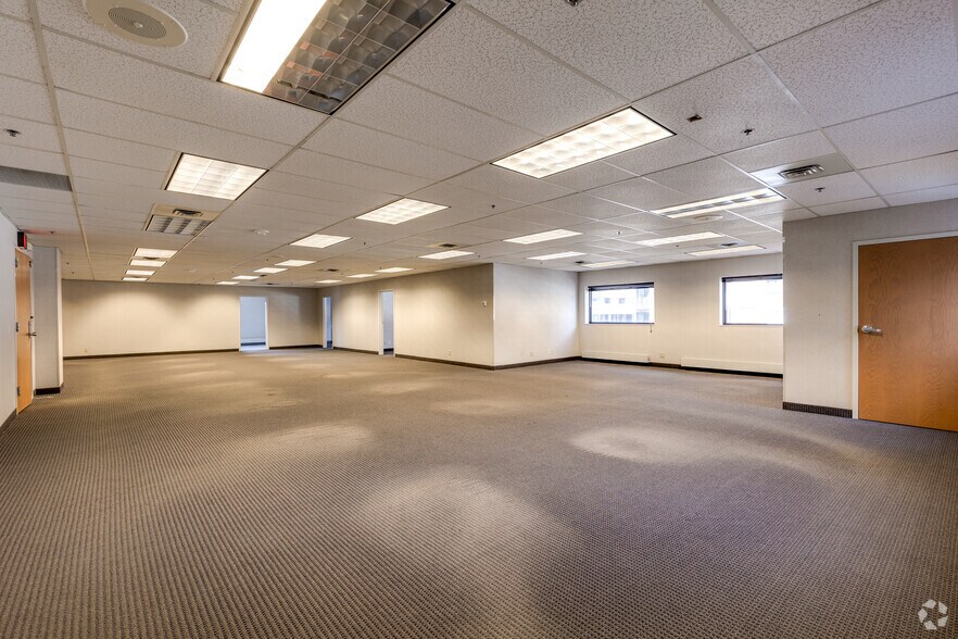 More Photos Of 17 Exchange St W, Saint Paul Medical For Sale