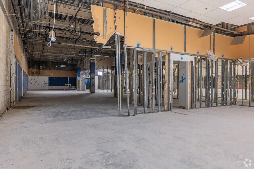 More Photos Of 100 Mall Dr, Steubenville Department Store For Lease