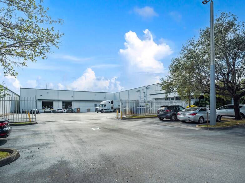Primary Photo Of 50 NE 179th St, Miami Manufacturing For Lease