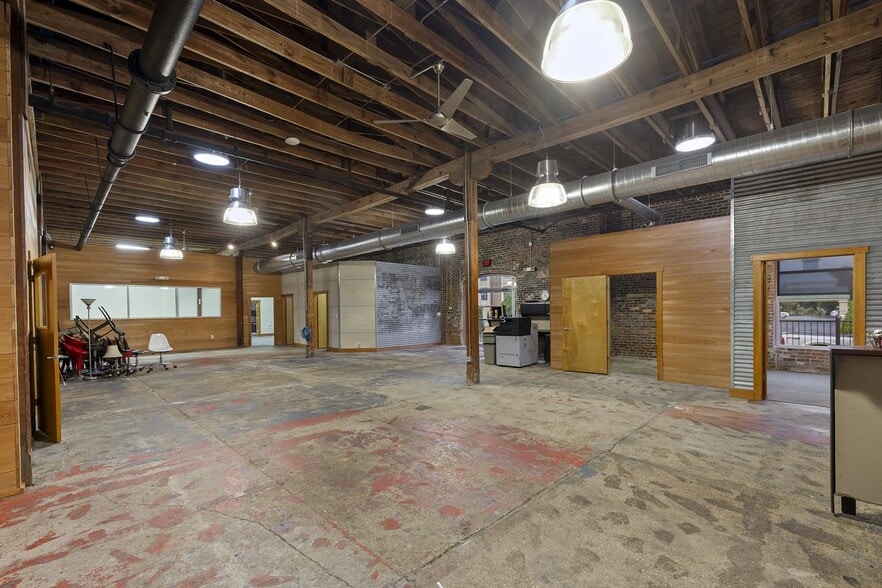 More Photos Of 214 E Garden St, Pensacola Storefront Retail Office For Lease