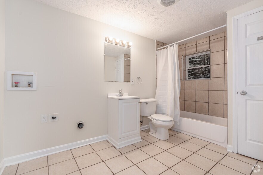 More Photos Of 7300-7310 Southside Dr, Louisville Apartments For Sale