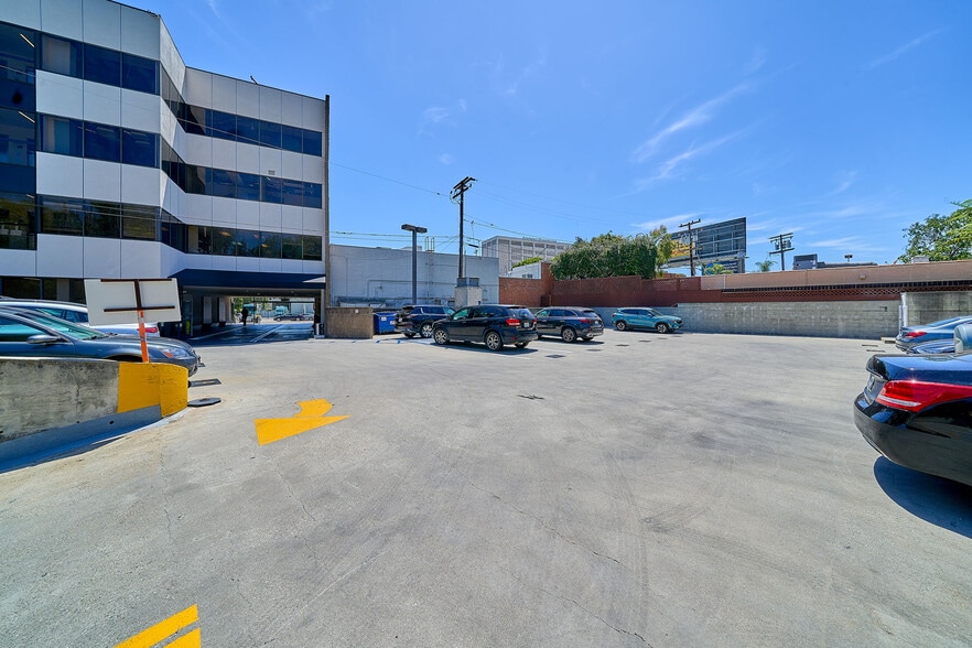 More Photos Of 8737 Beverly Blvd, West Hollywood Medical For Sale