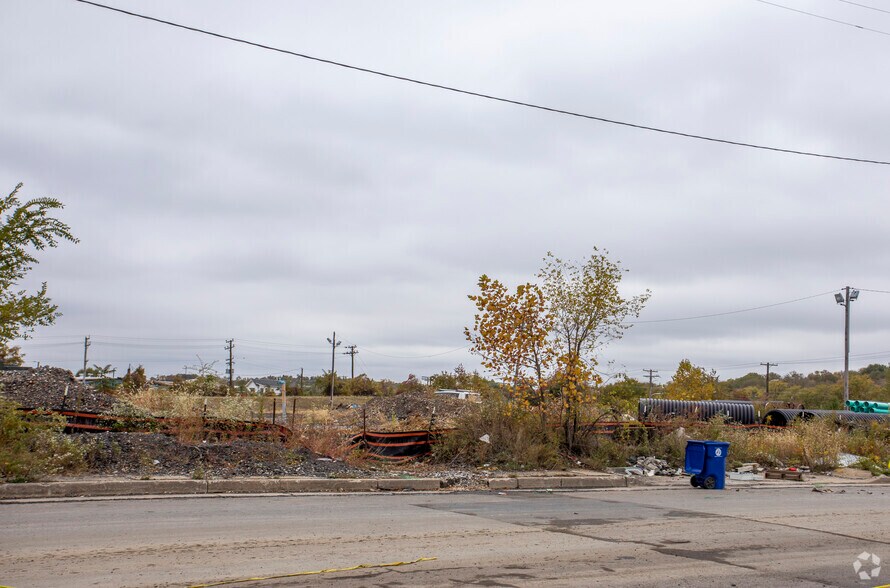 More Photos Of 1701 Benhill Ave, Baltimore Distribution For Sale