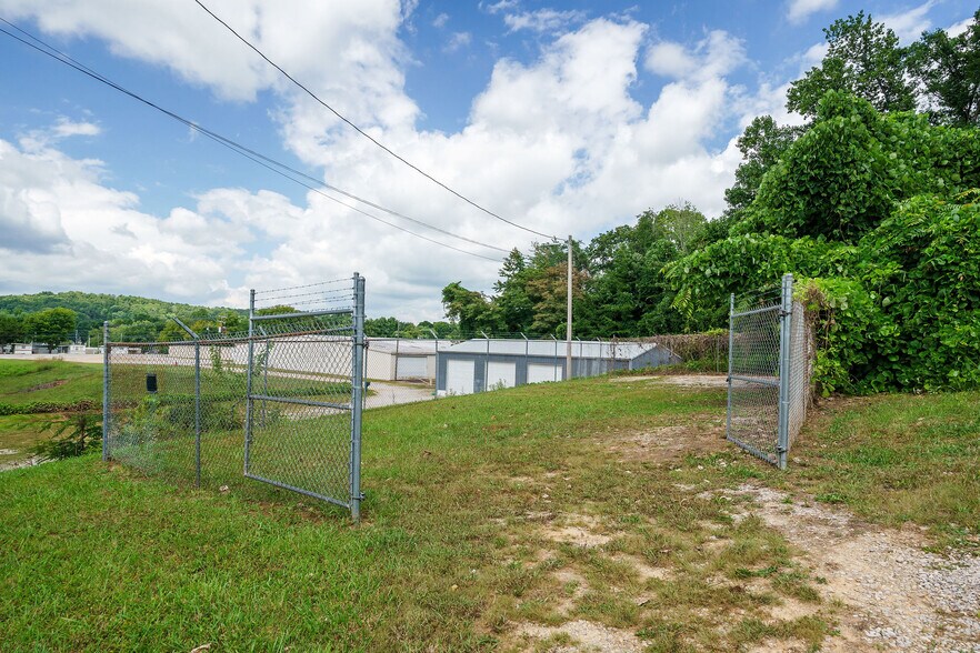 More Photos Of 209 Mountain Rd, Livingston Self Storage For Sale
