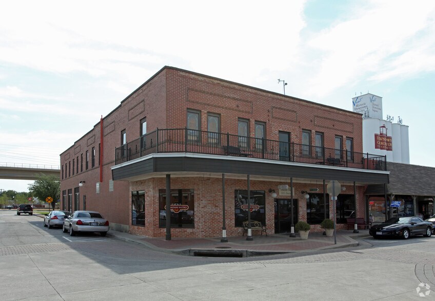 More Photos Of 1101 S Broadway St, Carrollton Freestanding For Sale