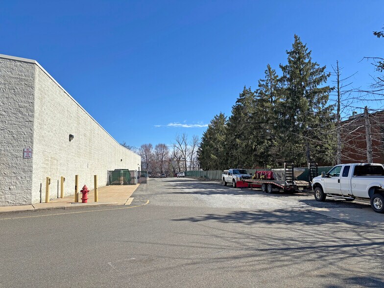 More Photos Of 30 A & S Dr, Paramus Freestanding For Lease