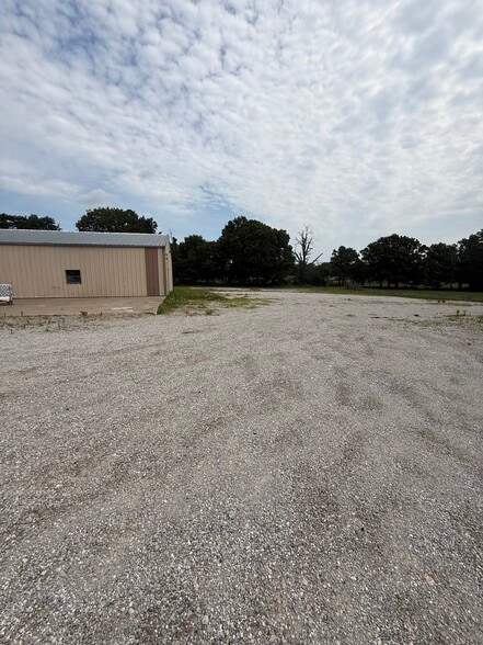 More Photos Of 23290 Lawrence 1090, Monett Industrial For Lease