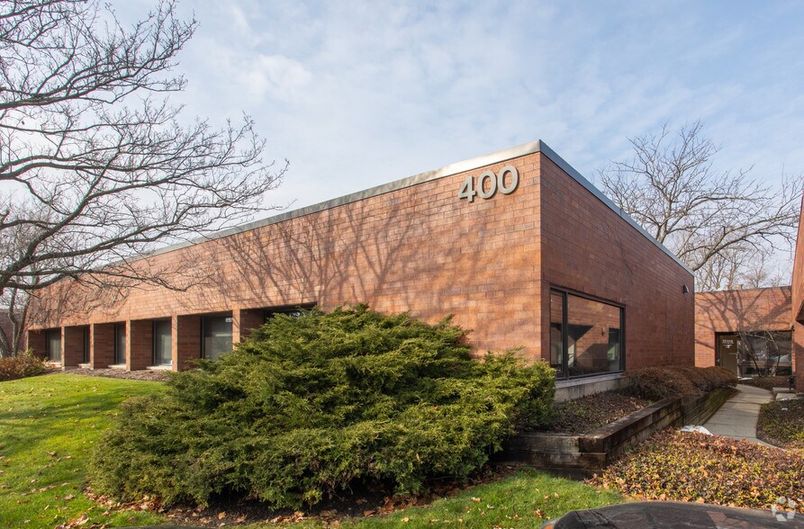 More Photos Of 666 Dundee Rd, Northbrook Office For Sale