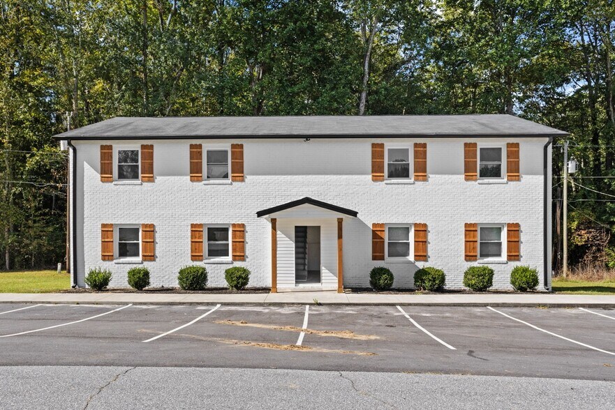 More Photos Of 110-118 Greenforest Cir, Liberty Apartments For Sale