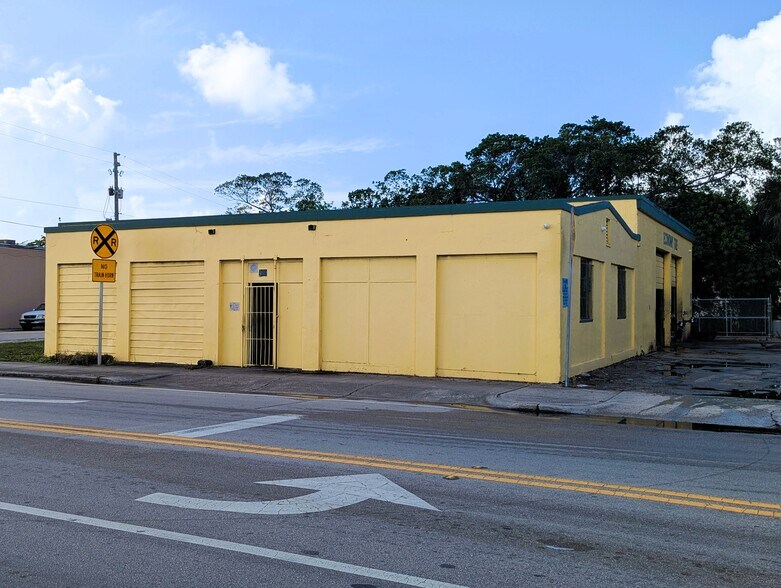 More Photos Of 900 25th St, West Palm Beach Auto Repair For Lease