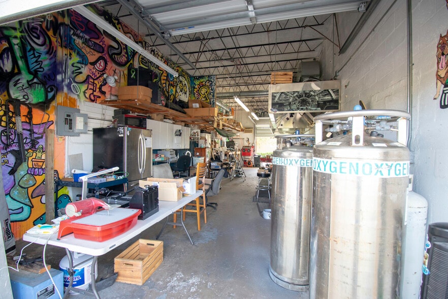 More Photos Of 901-915 NE 30th Ct, Oakland Park Warehouse For Lease