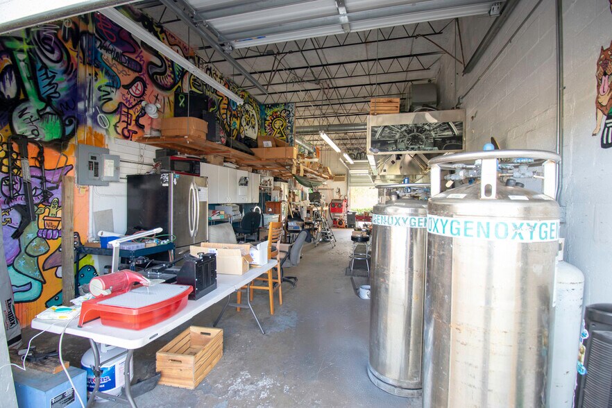 More Photos Of 901-919 NE 30th Ct, Oakland Park, Oakland Park Warehouse For Lease