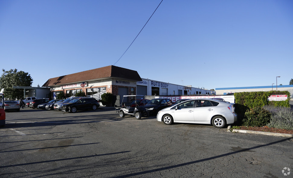 Primary Photo Of 8115 Canoga Ave, Canoga Park Auto Repair For Lease