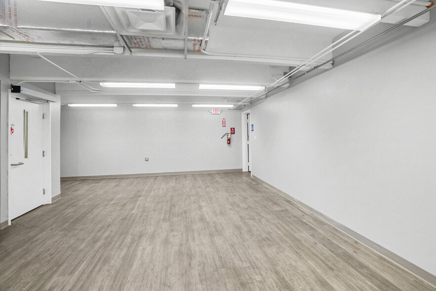 More Photos Of 8200-8358 NW 30th Ter, Doral Warehouse For Lease