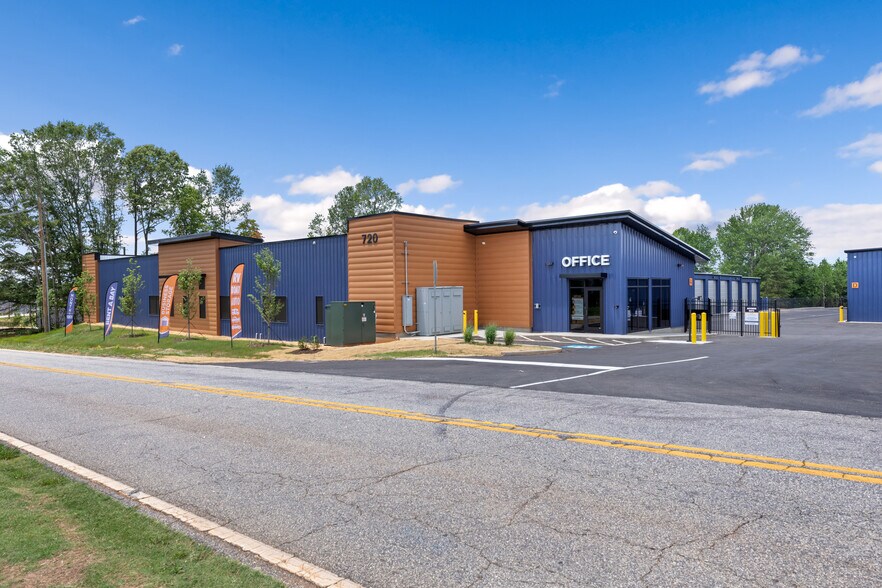 More Photos Of 720 Antioch Dr, Greenville Specialty For Lease