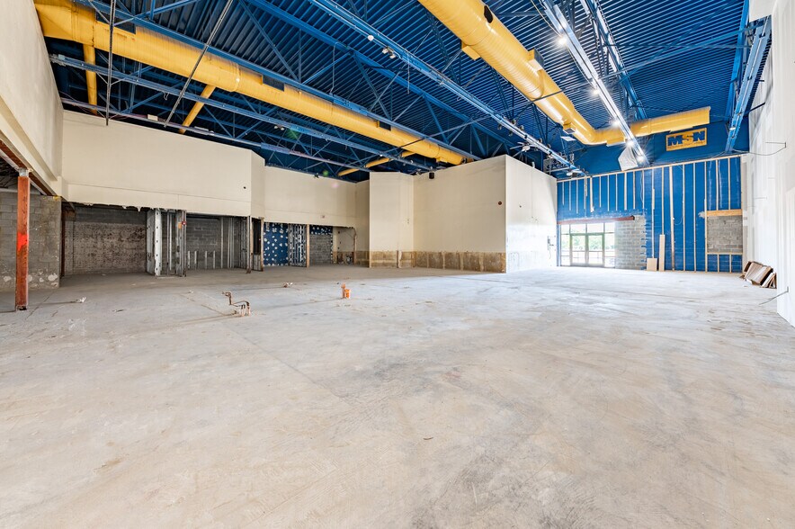 More Photos Of 50 Middletown Loop, White Hall Storefront Retail Office For Lease