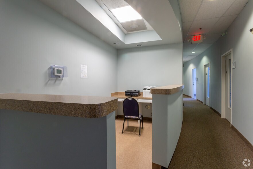 More Photos Of 2315 W Arbors Dr, Charlotte Medical For Lease