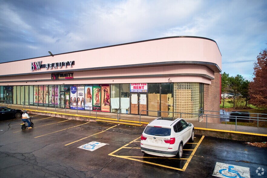 More Photos Of 754-772 E Ridge Rd, Rochester General Retail For Lease