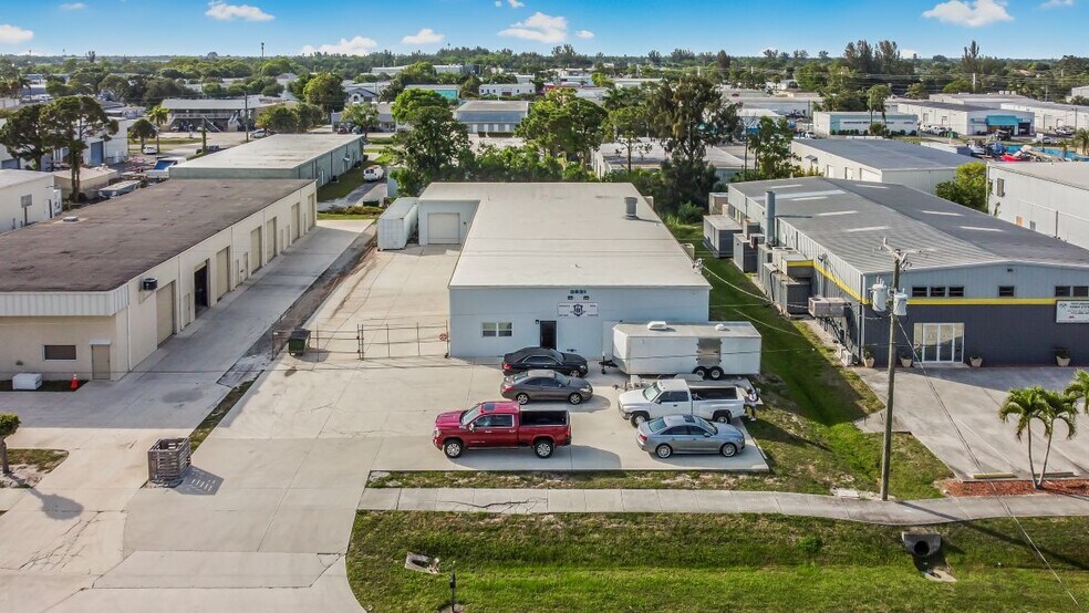More Photos Of 3231 SE Slater St, Stuart Warehouse For Sale
