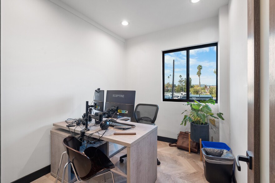 More Photos Of 4041 Wilshire Blvd, Los Angeles Office For Lease